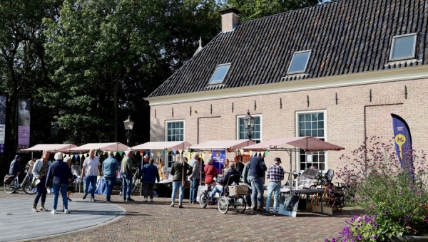 Informatiemarkt bij het Drents Museum